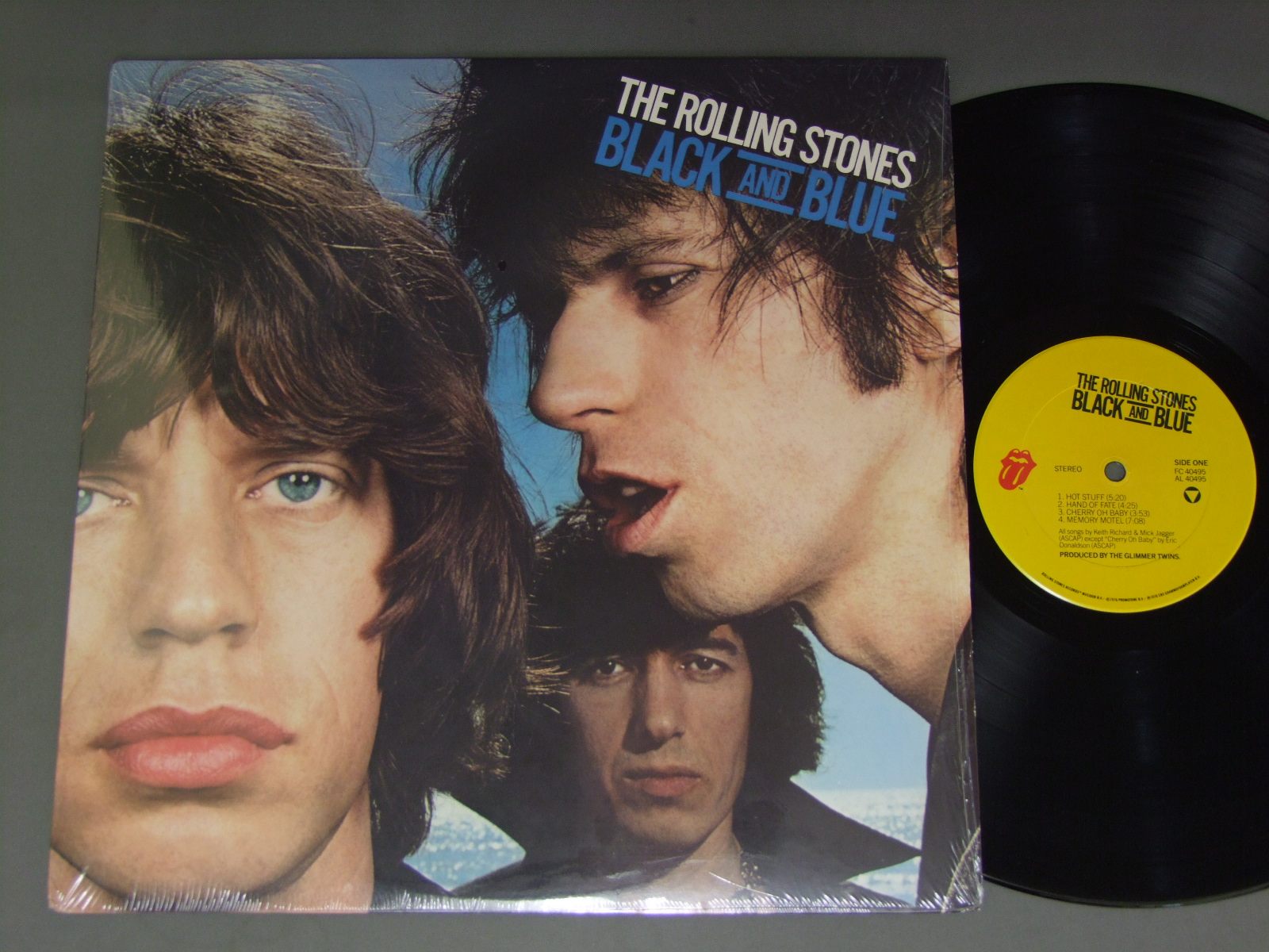 Album BLACK AND BLUE de THE ROLLING STONES sur CDandLP